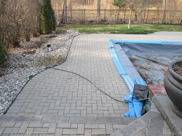 2432 Jackson Drive Rochester, MI 48309 - Photo 32 of 41 094.jpg