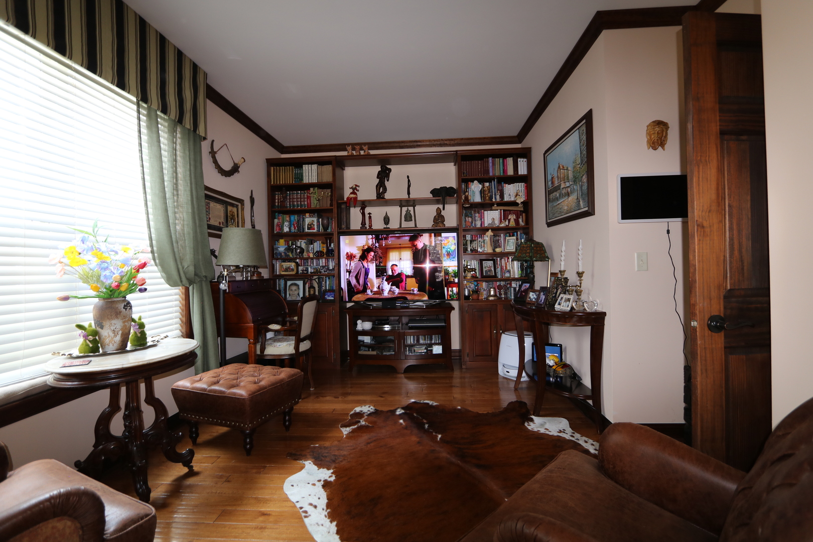 1594 Baytree Drive Romeoville, IL 60446 - Photo 8 of 32 a living room with furniture and a flat screen tv