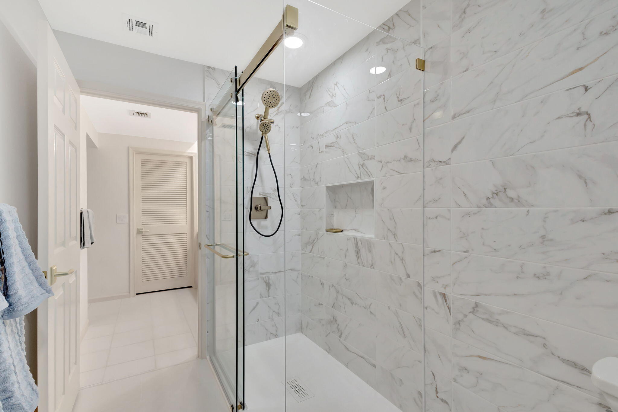 16151 West Bay Drive, Unit 161 Jupiter, FL 33477 - Photo 18 of 25 a bathroom with a shower