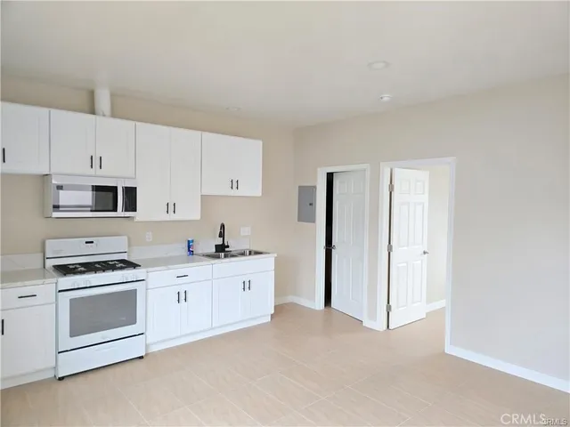 $1,980 | 6010 Kansas Avenue, Los Angeles, CA 90044