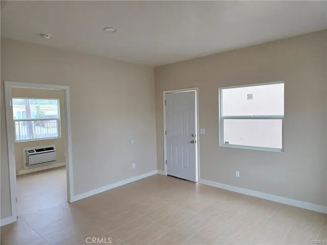 $1,980 | 6010 Kansas Avenue, Los Angeles, CA 90044