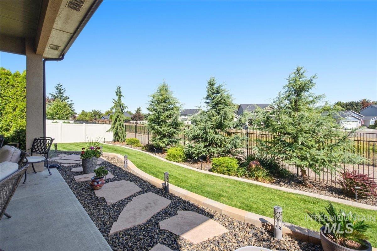 1058 East Radiant Ridge Drive Meridian, ID 83642 - Photo 11 of 41 Gallery Image 11