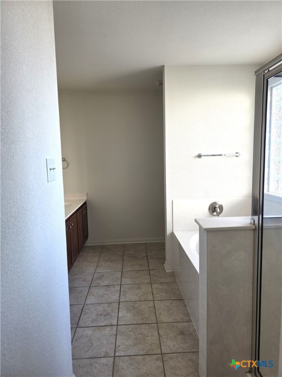 2203 Riley Drive Killeen, TX 76542 - Photo 11 of 22 a bathroom with a bathtub and a shower