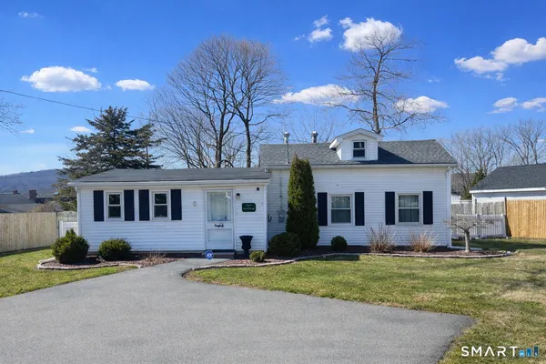 $275,000 | 6 Lakeview Place, Middlefield, CT 06455