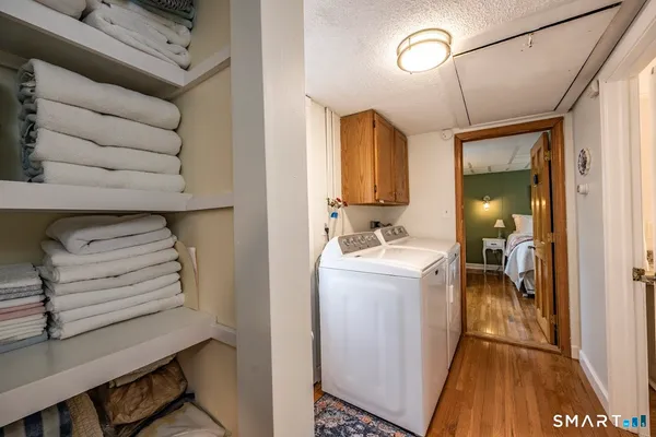 $275,000 | 6 Lakeview Place, Middlefield, CT 06455
