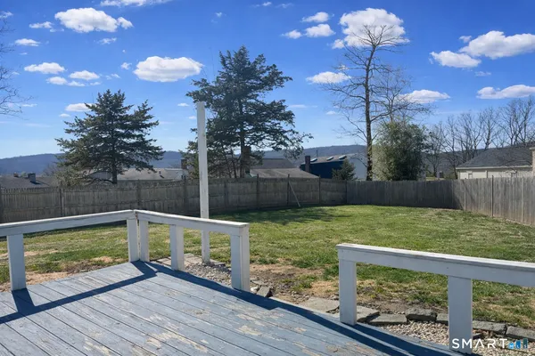 $275,000 | 6 Lakeview Place, Middlefield, CT 06455