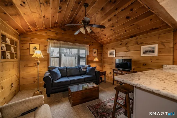 $275,000 | 6 Lakeview Place, Middlefield, CT 06455