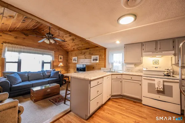$275,000 | 6 Lakeview Place, Middlefield, CT 06455