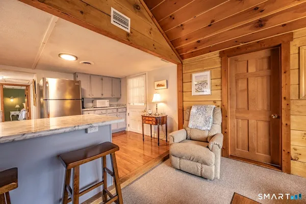 $275,000 | 6 Lakeview Place, Middlefield, CT 06455