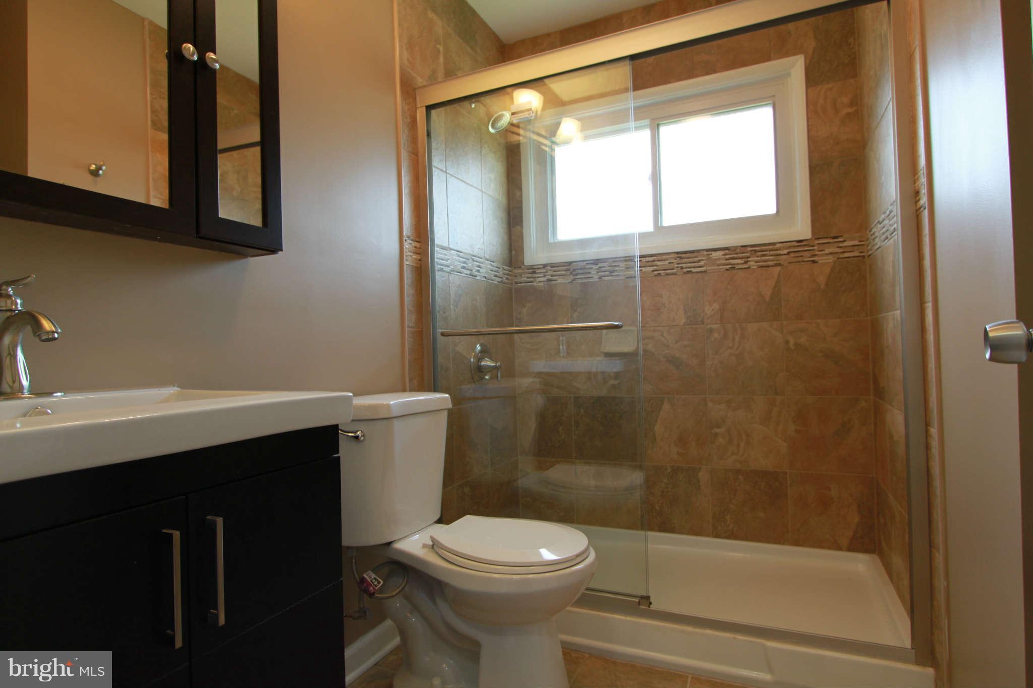 1020 Marksworth Road Baltimore, MD 21228 - Photo 4 of 30 Bath