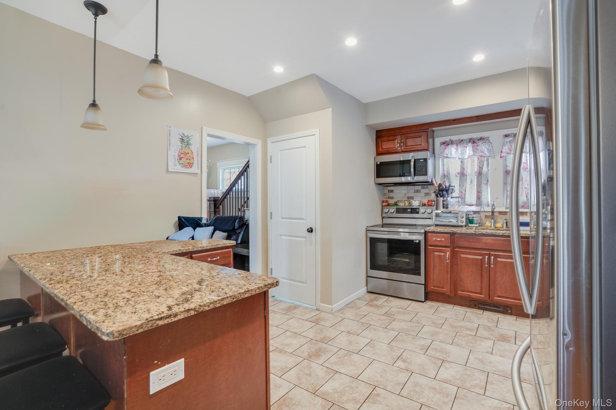 609 Washington Street Peekskill, NY 10566 - Photo 12 of 37