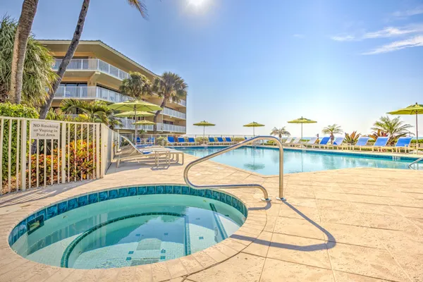 $749,000 | 1133 West Ocean Drive, Unit 2, Key Colony Beach, FL 33051