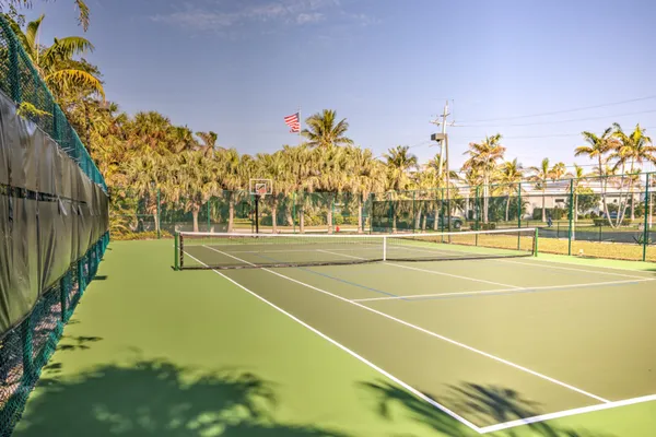 $749,000 | 1133 West Ocean Drive, Unit 2, Key Colony Beach, FL 33051