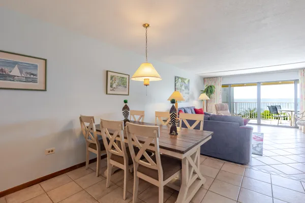 $749,000 | 1133 West Ocean Drive, Unit 2, Key Colony Beach, FL 33051