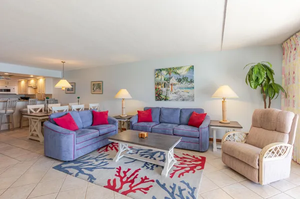 $749,000 | 1133 West Ocean Drive, Unit 2, Key Colony Beach, FL 33051