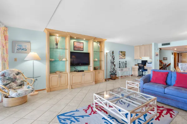 $749,000 | 1133 West Ocean Drive, Unit 2, Key Colony Beach, FL 33051