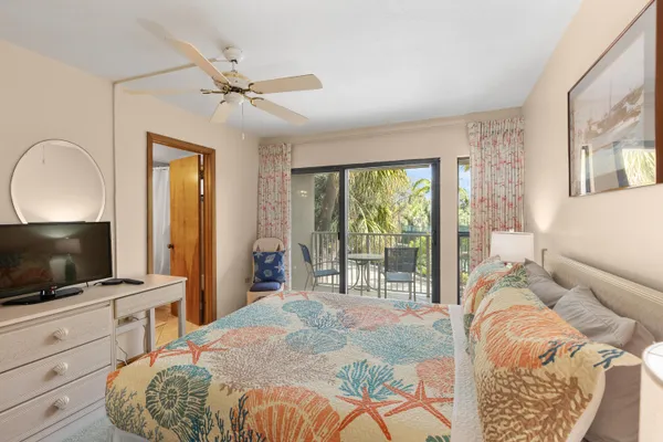 $749,000 | 1133 West Ocean Drive, Unit 2, Key Colony Beach, FL 33051