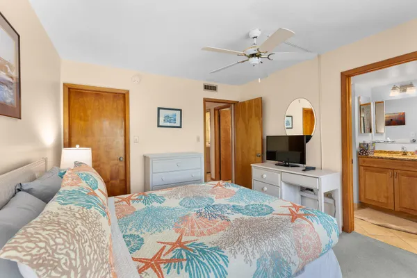 $749,000 | 1133 West Ocean Drive, Unit 2, Key Colony Beach, FL 33051