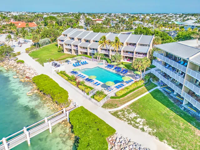a view of a tennis court