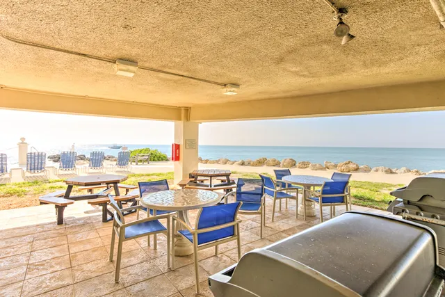 $749,000 | 1133 West Ocean Drive, Unit 2, Key Colony Beach, FL 33051