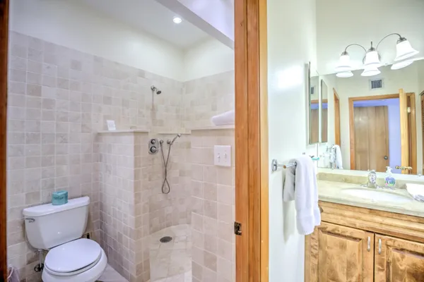 $749,000 | 1133 West Ocean Drive, Unit 2, Key Colony Beach, FL 33051