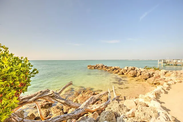 $749,000 | 1133 West Ocean Drive, Unit 2, Key Colony Beach, FL 33051