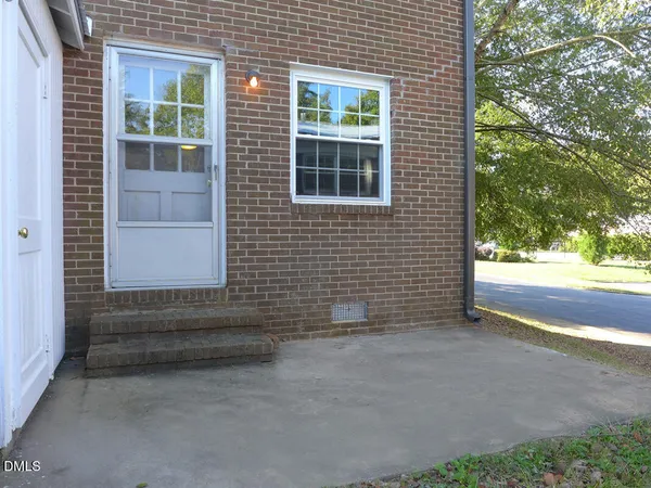 $1,595 | 400 Davie Road, Unit 8, Carrboro, NC 27510