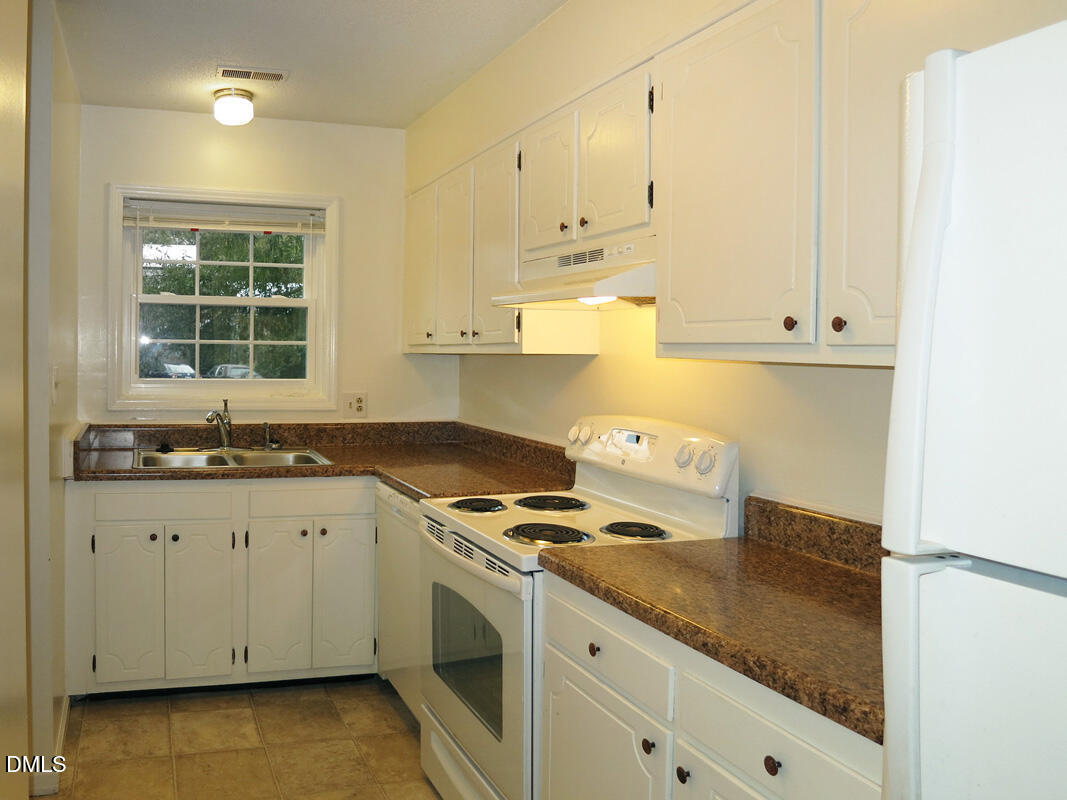 400 Davie Road, Unit 8 Carrboro, NC 27510 - Photo 6 of 17 f kitchen1 NEW