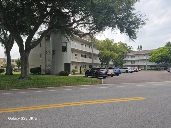 $1,495 | 2440 World Pkwy Boulevard, Unit 46, Clearwater, FL 33763