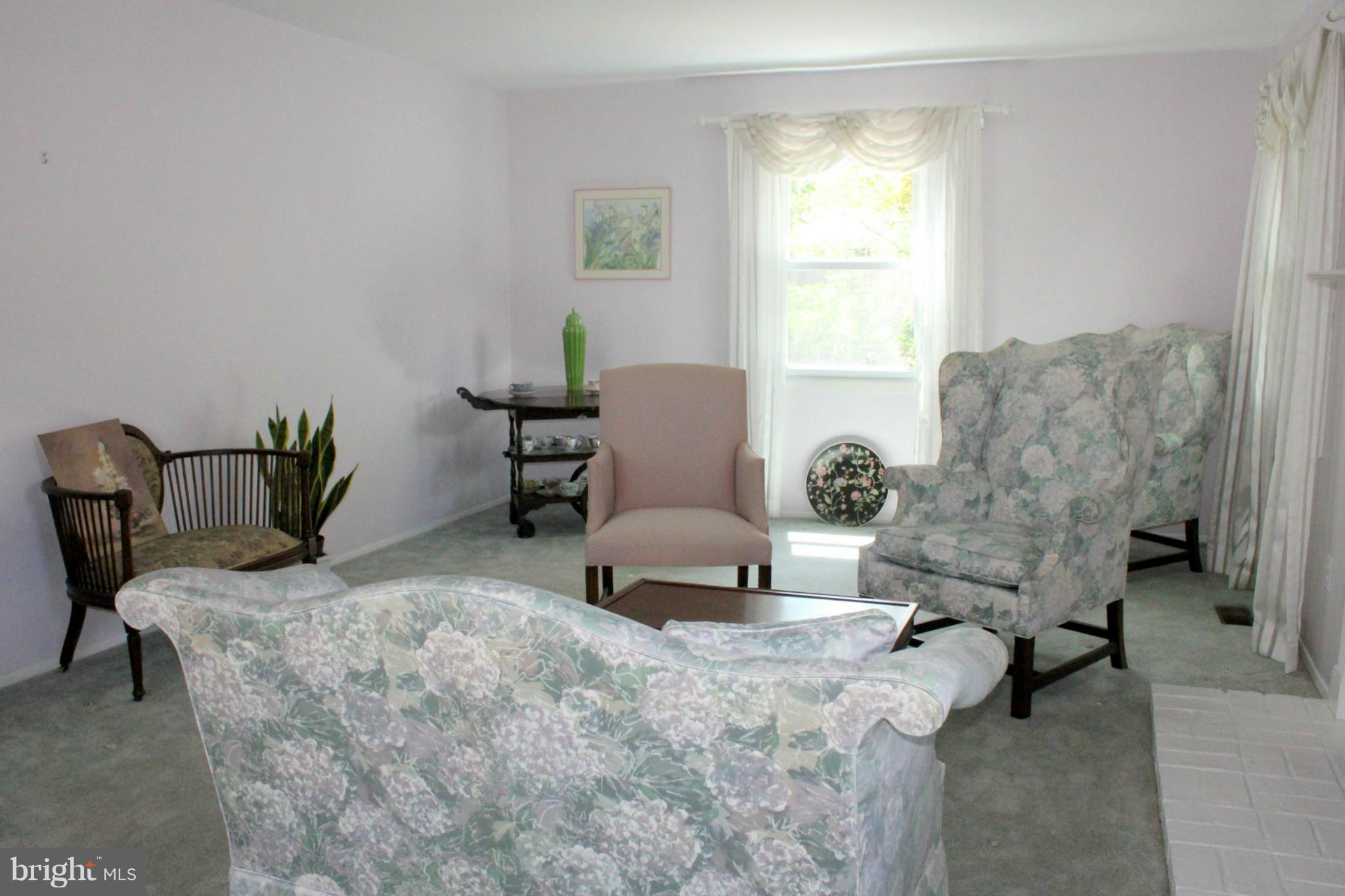 8707 Granite Lane Laurel, MD 20708 - Photo 7 of 30 Living Room