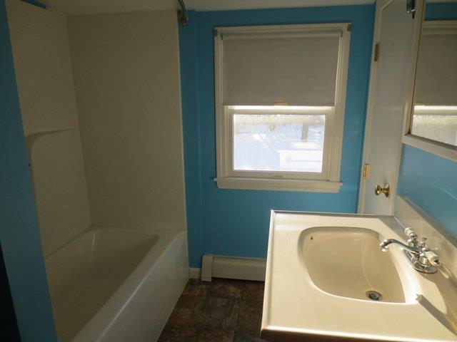 53 Townhouse Road Waterboro, ME 04030 - Photo 13 of 17 Updated 2nd Floor Full Bathroom
