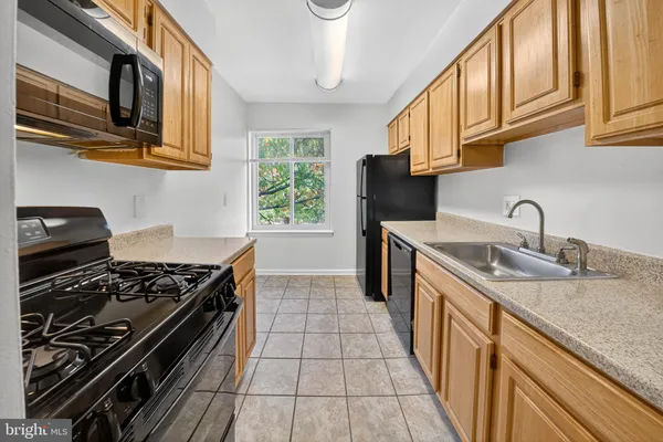 $2,037 | 400 Taylor Street Northeast, Unit T33, Washington, DC 20017