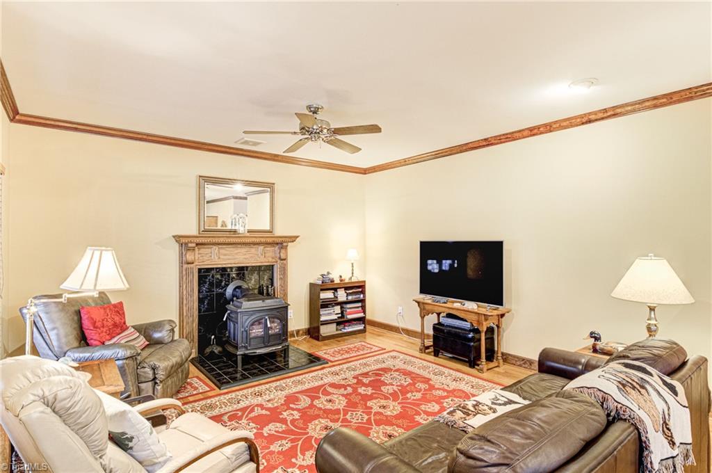 7919 Eric Road Greensboro, NC 27409 - Photo 8 of 34 Gallery Image 8