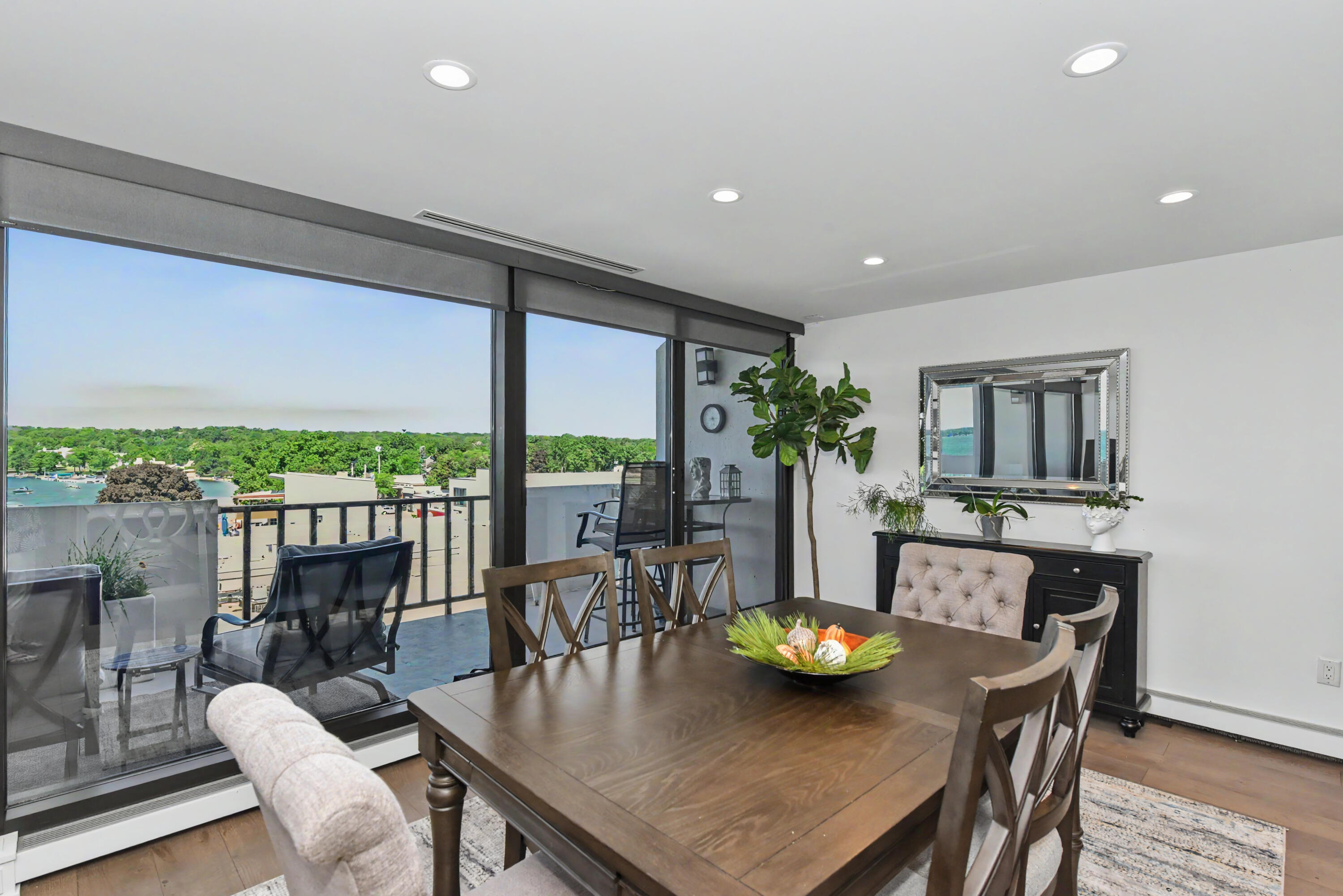 101 Broad Street, Unit 502 Lake Geneva, WI 53147 - Photo 4 of 28 Dining Area
