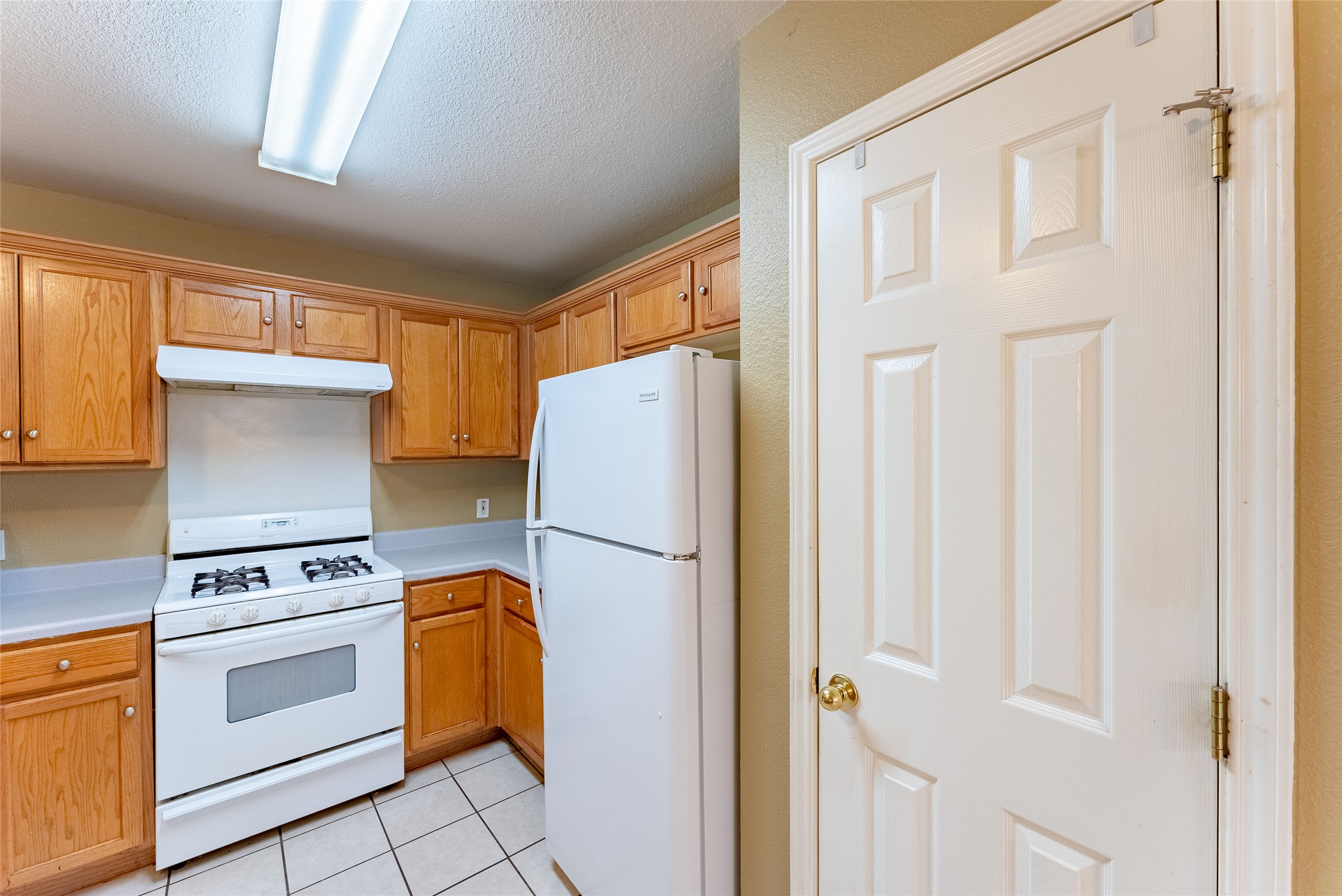 109 Granite Shoals Drive Kyle, TX 78640 - Photo 19 of 22 a kitchen with white cabinets and white appliances