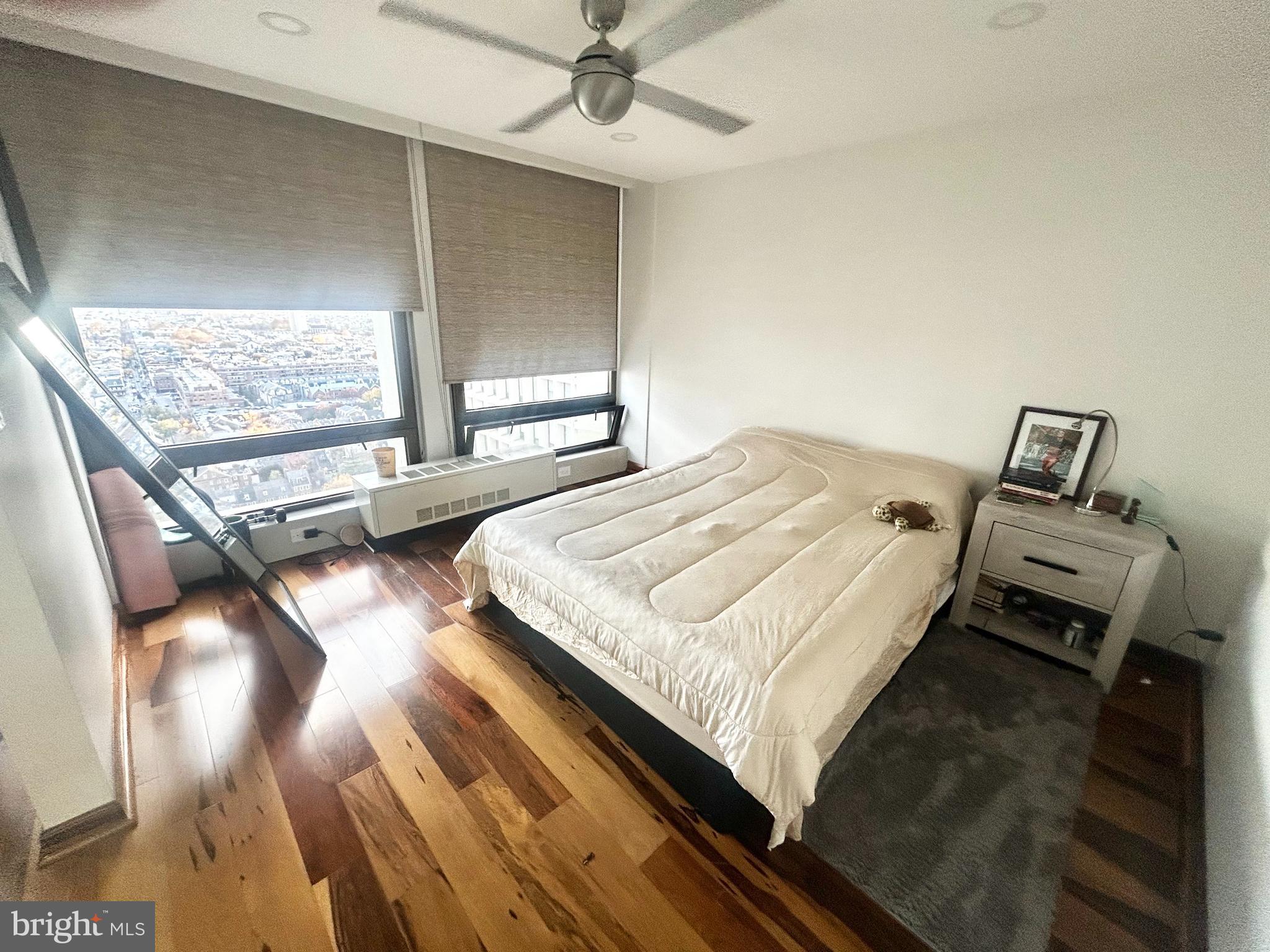 200 Locust Street, Unit 27H Philadelphia, PA 19106 - Photo 5 of 9 a bedroom with a bed and window