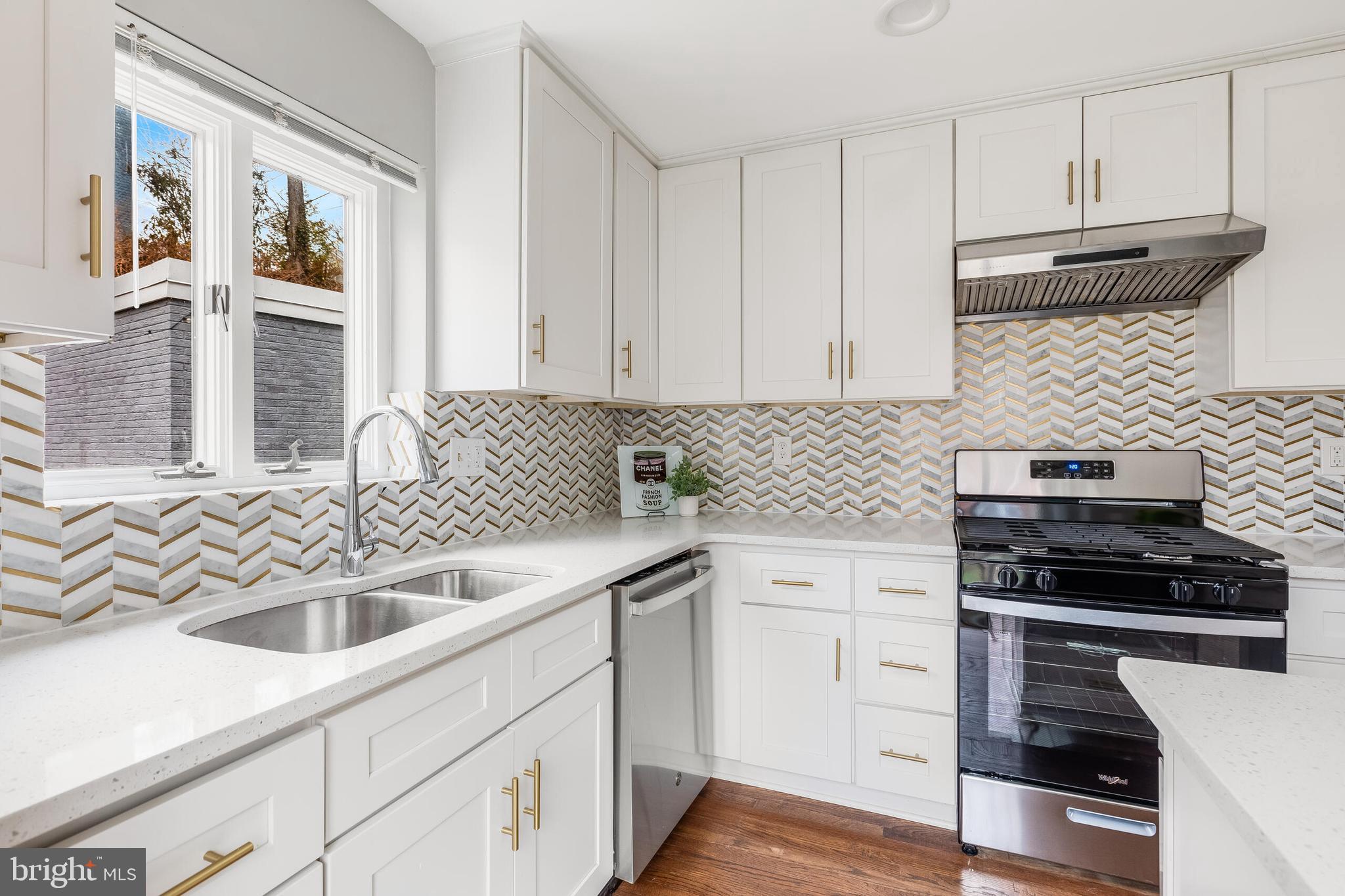 2400 South Arlington Ridge Road Arlington, VA 22202 - Photo 8 of 39