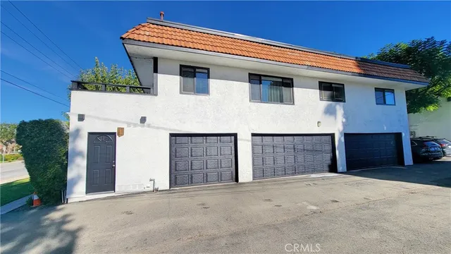 a view of a house with a garage
