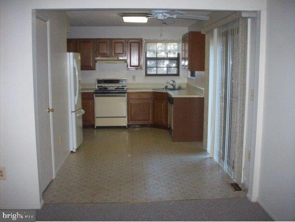 1 Lucerne Lane Manahawkin, NJ 08050 - Photo 6 of 16 Gallery Image 6