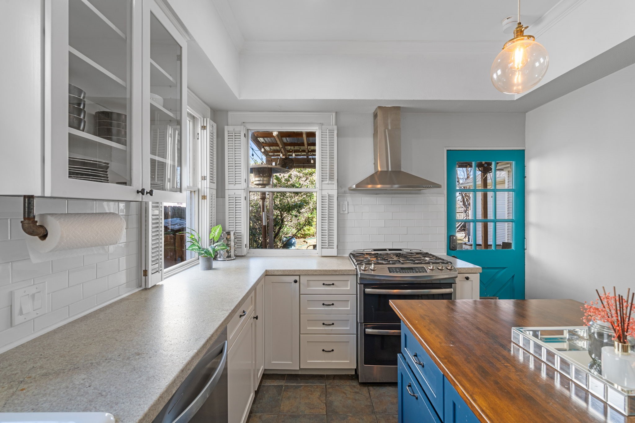 943 Pecore Street Houston, TX 77009 - Photo 20 of 25 Kitchen
