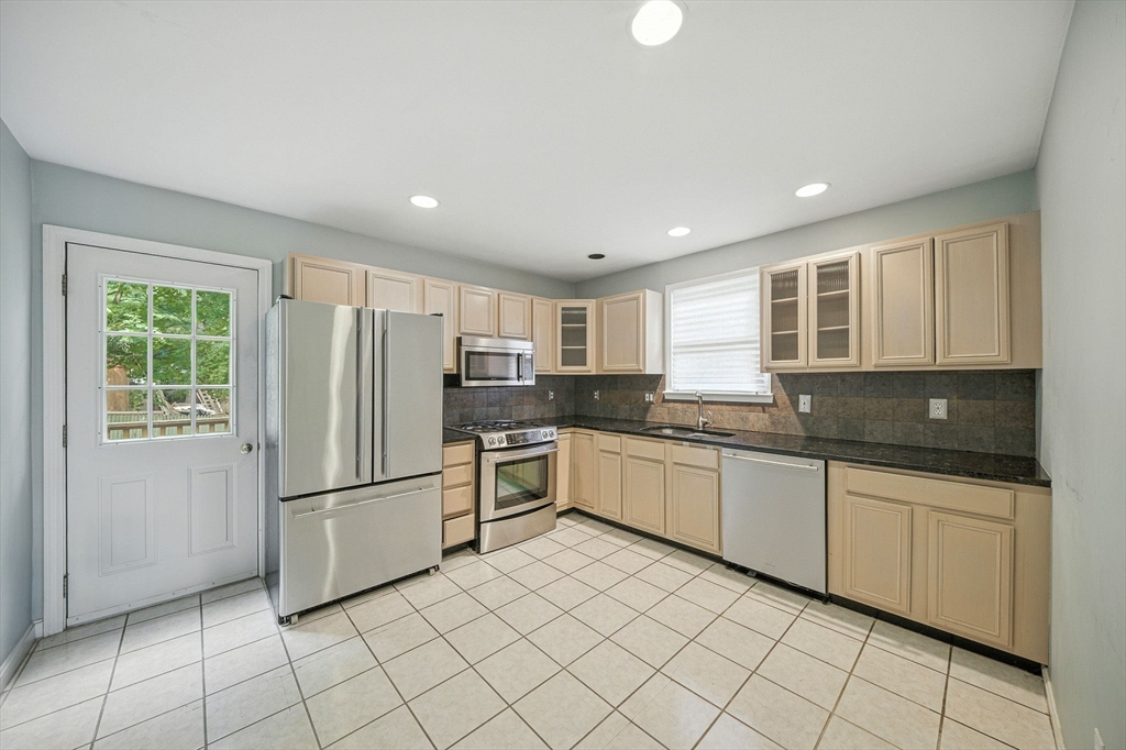 20 Tarleton Road Boston, MA 02132 - Photo 5 of 33