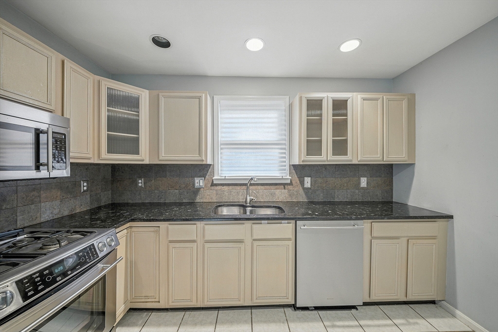 20 Tarleton Road Boston, MA 02132 - Photo 6 of 33