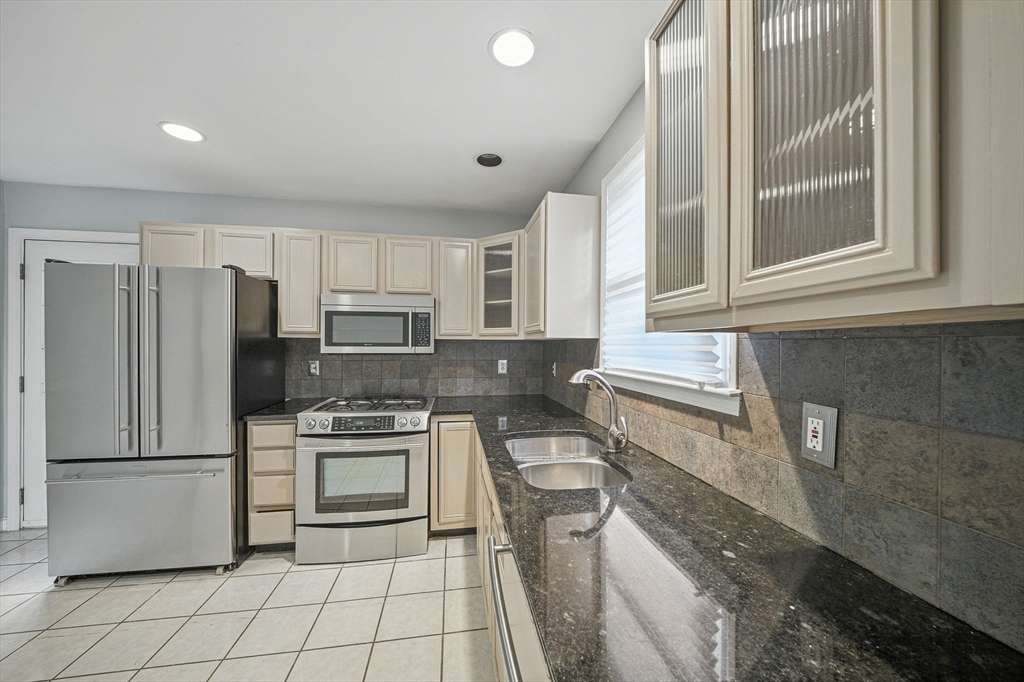 20 Tarleton Road Boston, MA 02132 - Photo 7 of 33