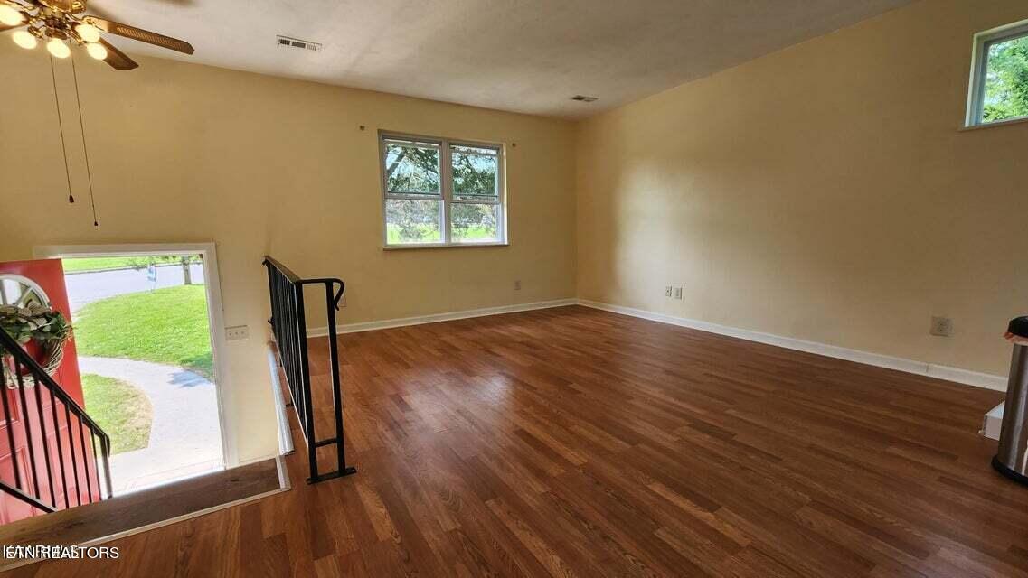 112 Audubon Road Oak Ridge, TN 37830 - Photo 2 of 11 Living Room