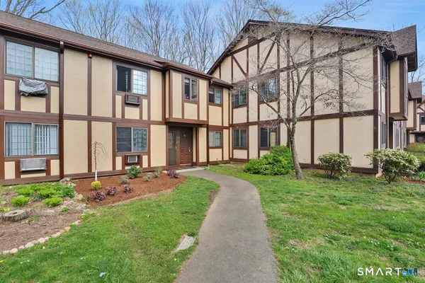 $299,000 | 215 Foxwood Lane, Unit 215, Milford, CT 06461
