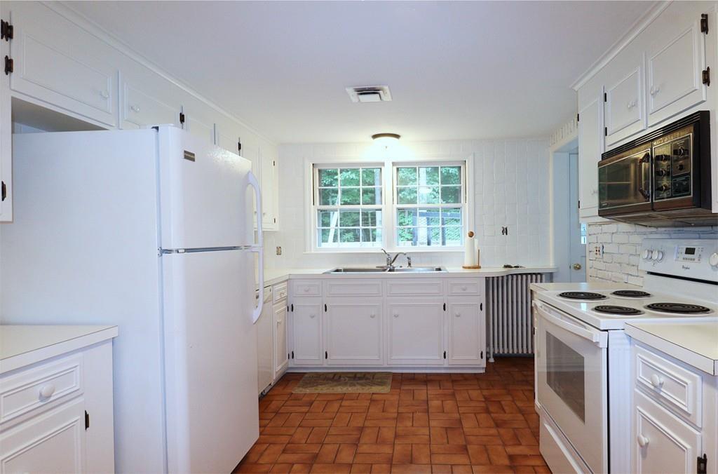 127 Hazardville Road Longmeadow, MA 01106 - Photo 10 of 26 Gallery Image 10