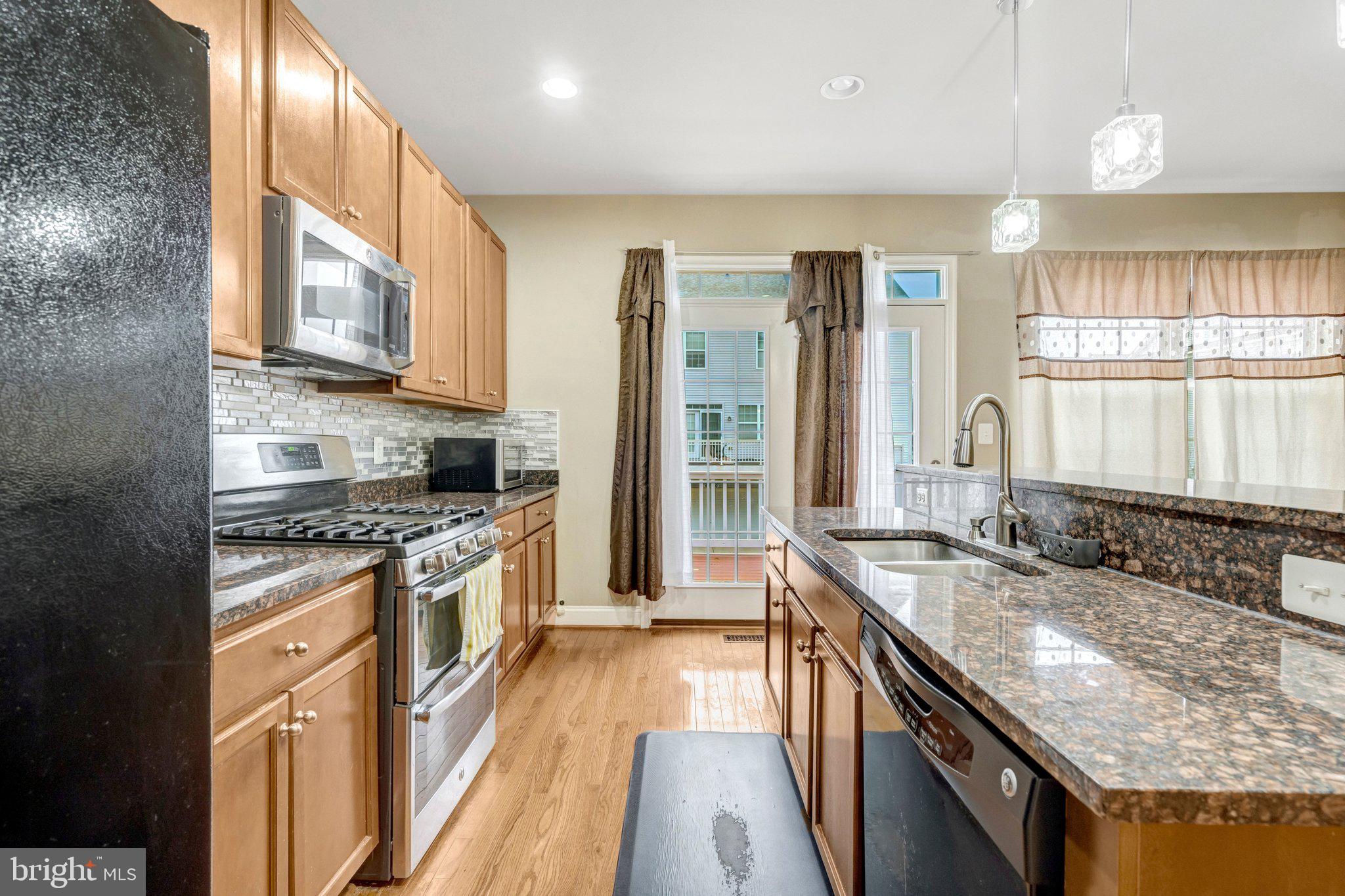 4302 Potomac Highlands Circle Triangle, VA 22172 - Photo 42 of 43 Modern kitchen with elegant finishes.