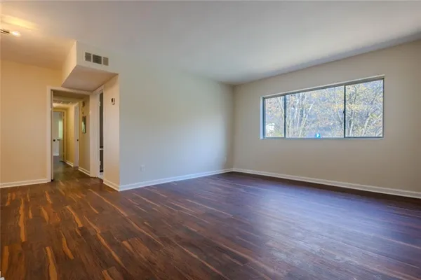$2,300 | 91 Rumson Road Northeast, Unit C37, Atlanta, GA 30305