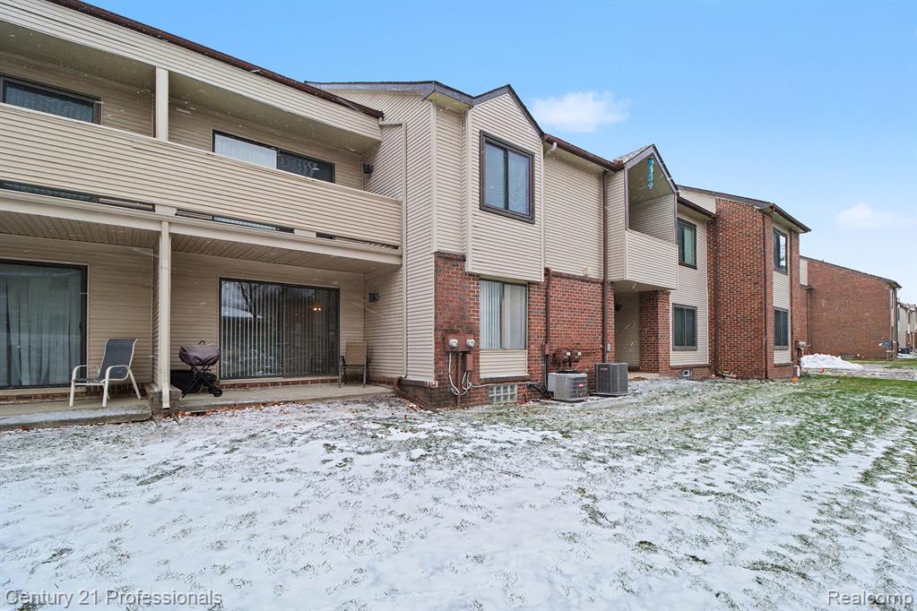 6680 Ridgefield Circle West Bloomfield, MI 48322 - Photo 20 of 24