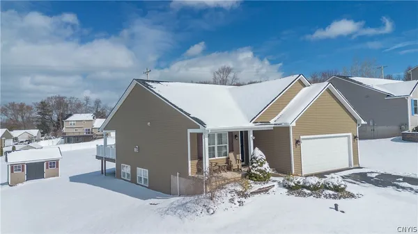 $449,900 | 16 Laurens Way, Lysander, NY 13027